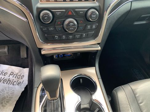 Used 2017 Jeep Grand Cherokee Limited image 19