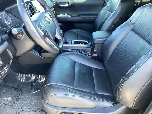 Used 2020 Toyota Tacoma TRD Off-Road w/ TRD Premium Off Road Package AWD/4WD image 26