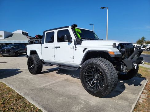 Used 2022 Jeep Gladiator Willys image 7