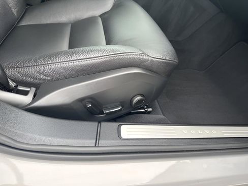 Used 2025 Volvo V60 B5 Cross Country Plus image 35