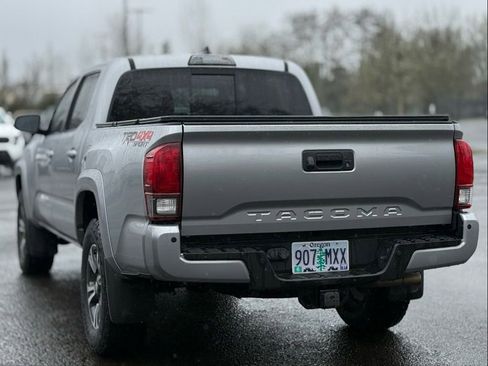 Used 2018 Toyota Tacoma TRD Sport w/ Technology Package image 3