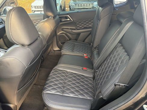 Used 2023 Mitsubishi Outlander SEL AWD/4WD image 17