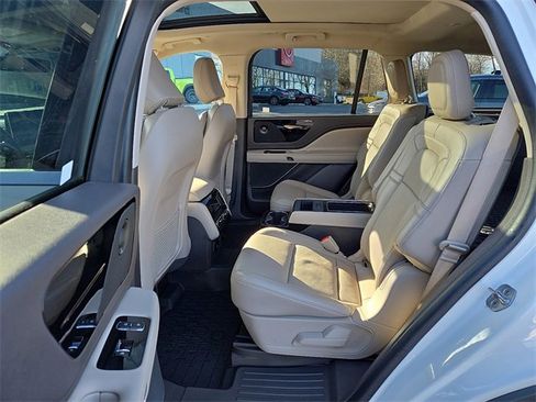Used 2023 Lincoln Aviator Reserve w/ Equipment Group 201A image 11