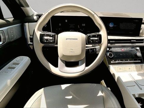 Used 2024 Hyundai Santa Fe Calligraphy FWD image 9