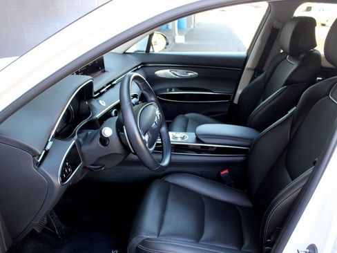 Used 2025 Genesis GV70 2.5T AWD/4WD image 11