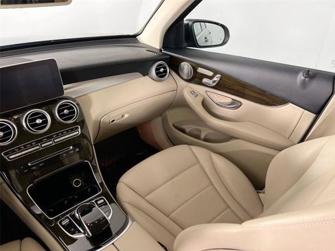Used 2018 Mercedes-Benz GLC 300 4MATIC image 21