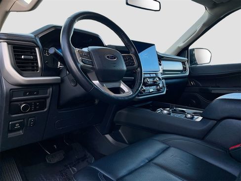 Used 2023 Ford Expedition Max XLT image 9