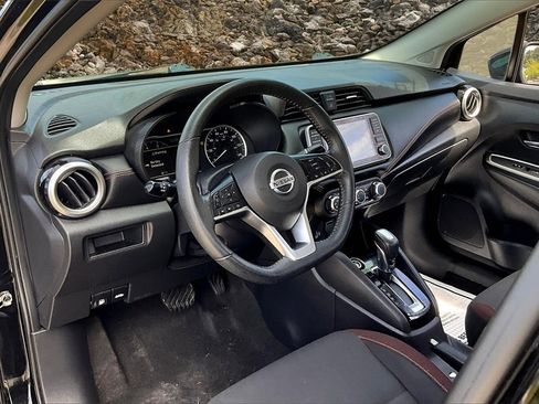 Used 2021 Nissan Versa SR image 13