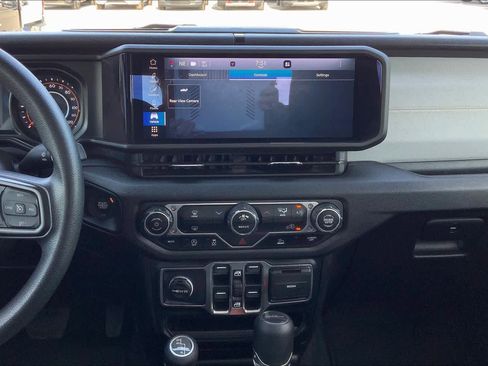 Used 2025 Jeep Gladiator Sport image 6