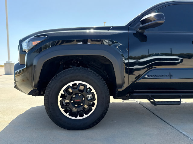 Used 2025 Toyota Tacoma TRD Off-Road AWD/4WD image 5
