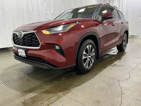 Certified 2021 Toyota Highlander XLE image 27