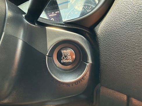 Used 2016 Jeep Renegade Latitude FWD image 18
