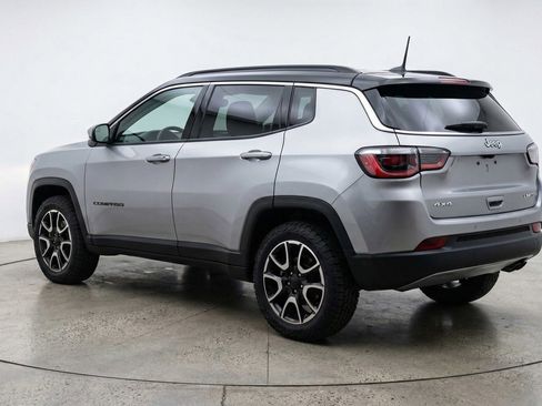 Used 2025 Jeep Compass Trailhawk AWD/4WD image 5