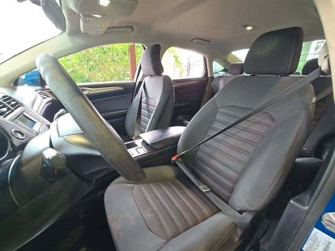Used 2017 Ford Fusion SE FWD image 5