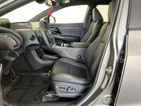 Used 2024 Subaru Solterra Limited image 11