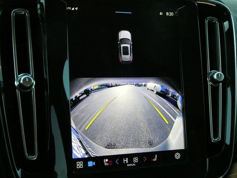 Used 2024 Volvo XC40 B5 Plus image 7