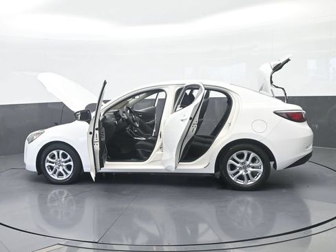 Used 2017 Toyota Yaris iA FWD image 75
