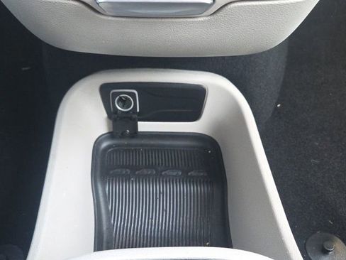 Used 2023 Chrysler Pacifica Touring-L FWD image 37