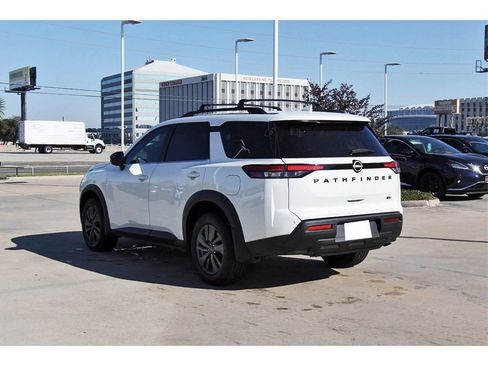 Used 2024 Nissan Pathfinder SV w/ Black Appearance Package image 4