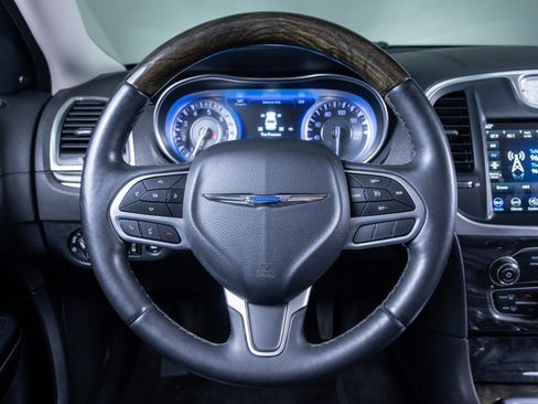 Used 2018 Chrysler 300 Limited image 13