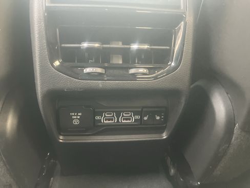 Used 2022 Jeep Grand Cherokee Limited 4xe w/ Luxury Tech Group II AWD/4WD image 17