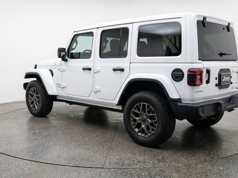 Used 2025 Jeep Wrangler Sahara image 6