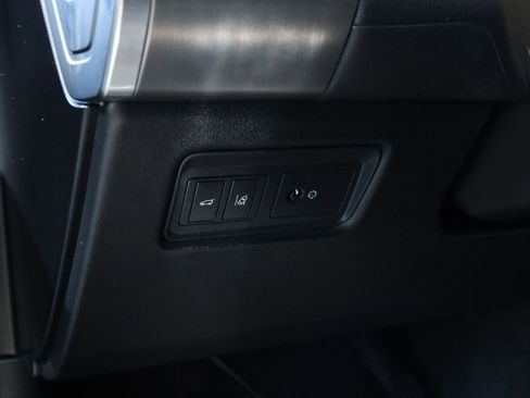 Used 2017 Land Rover Range Rover Sport SE image 28