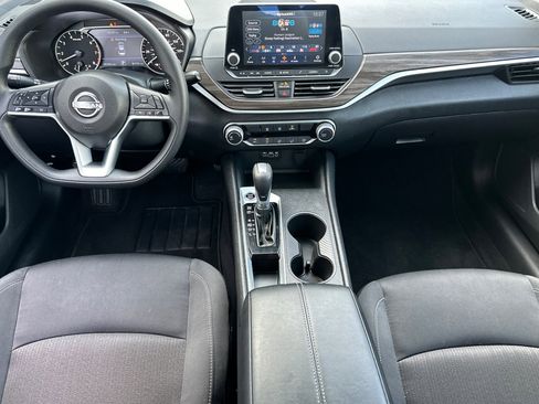 Used 2025 Nissan Altima 2.5 SV FWD image 14
