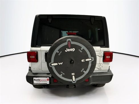 Used 2018 Jeep Wrangler Unlimited Sahara image 5