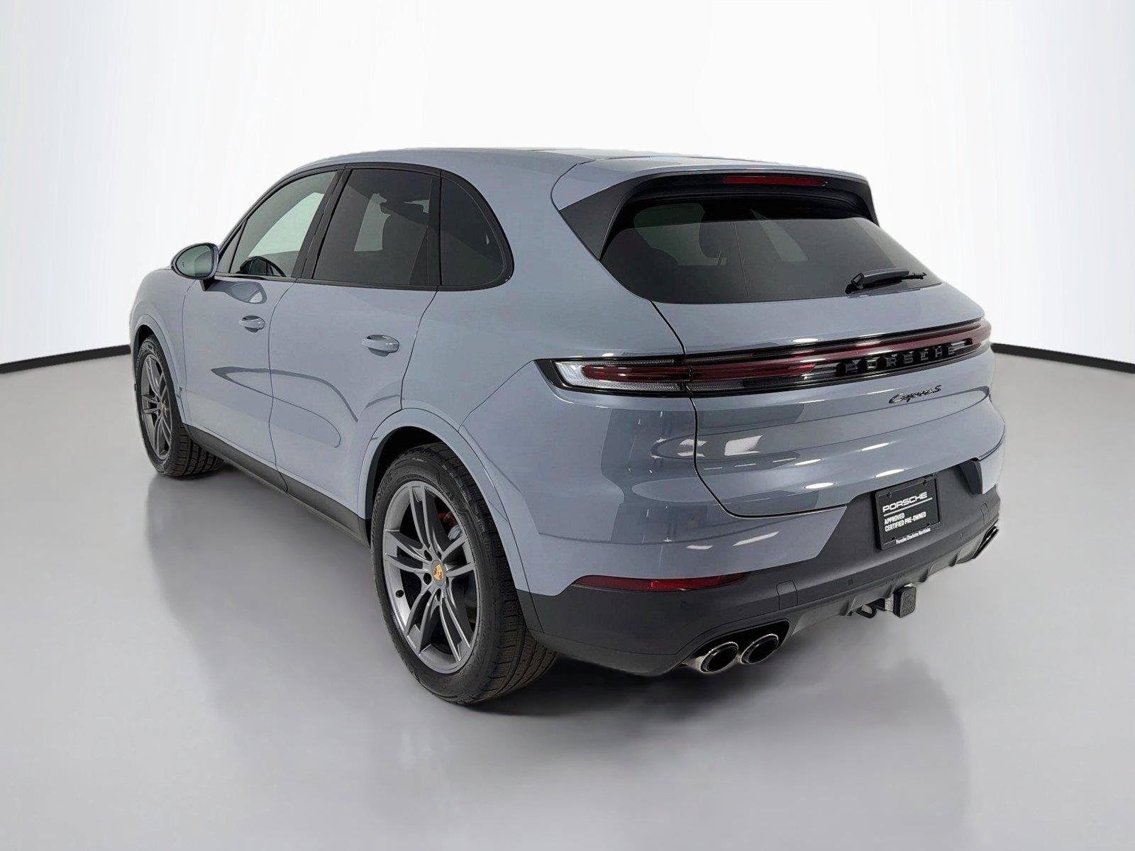 Used 2024 Porsche Cayenne S AWD/4WD image 3