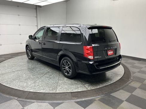 Used 2016 Dodge Grand Caravan R/T image 2