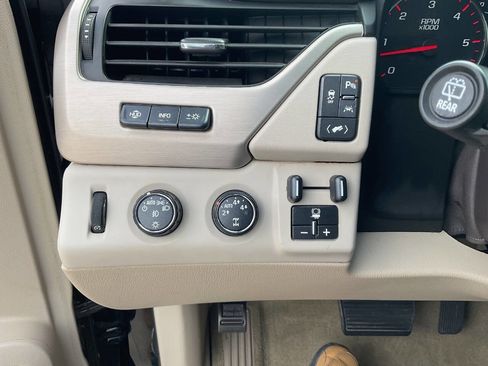 Used 2016 GMC Yukon Denali w/ Open Road Package AWD/4WD image 20