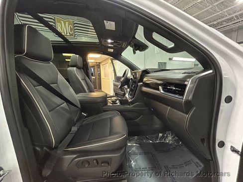 Used 2025 GMC Yukon XL Elevation image 32