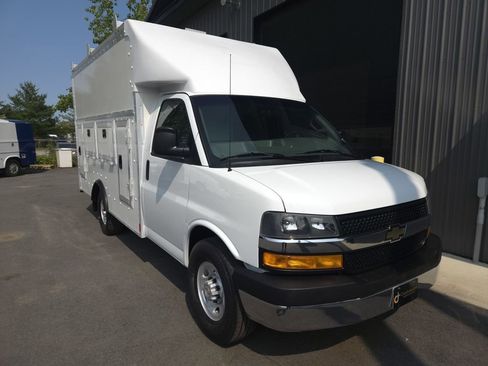 Used 2018 Chevrolet Express 3500 w/ Power Convenience Package image 6
