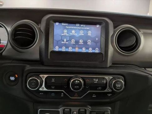 Used 2023 Jeep Wrangler Unlimited image 15