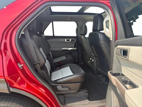 Used 2023 Ford Explorer XLT w/ Equipment Group 202A AWD/4WD image 29