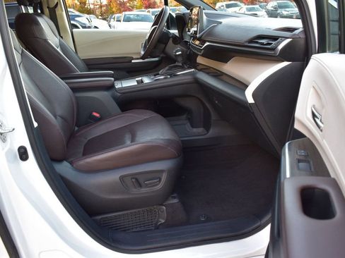 Used 2022 Toyota Sienna Platinum image 17