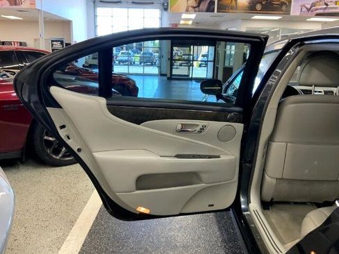Used 2008 Lexus LS 460 L image 34