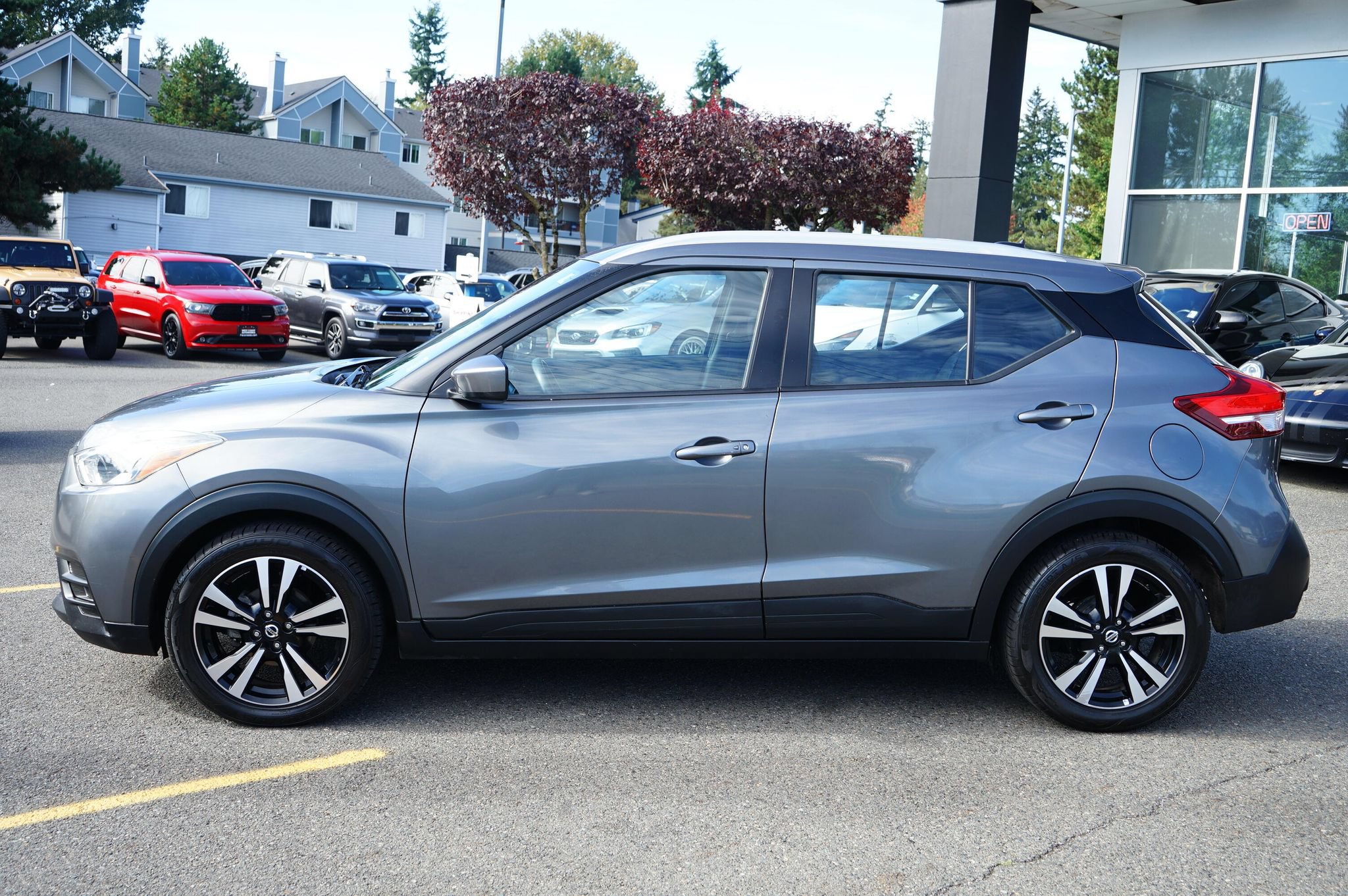 Used 2019 Nissan Kicks SV FWD image 2