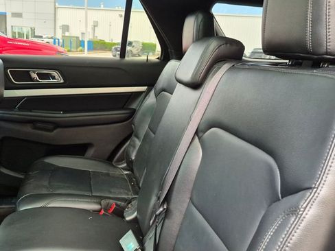 Used 2016 Ford Explorer XLT w/ Equipment Group 202A AWD/4WD image 17