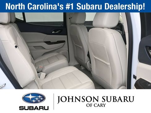 Used 2023 GMC Acadia Denali w/ Denali Ultimate Package AWD/4WD image 11