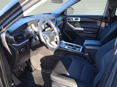 Certified 2023 Ford Explorer XLT image 9