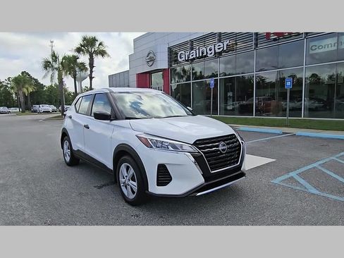 Used 2025 Nissan Kicks Play S FWD image 18