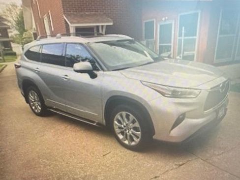 Used 2023 Toyota Highlander Limited AWD/4WD image 6
