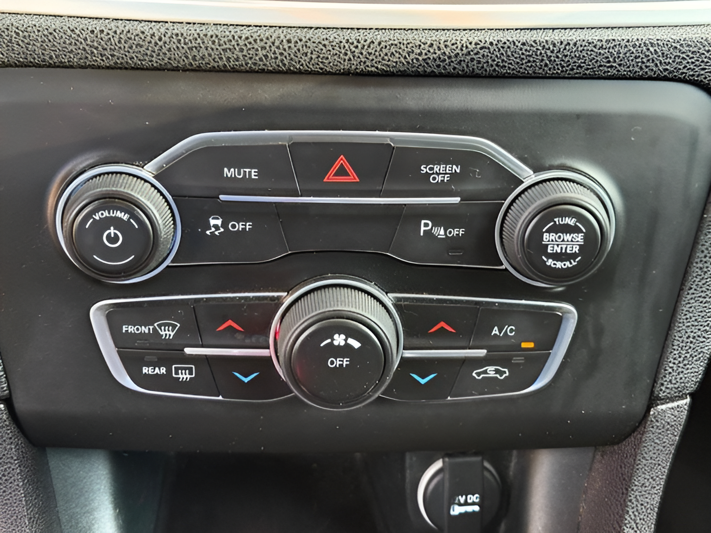 Used 2019 Dodge Charger SXT w/ Blacktop Package RWD image 23
