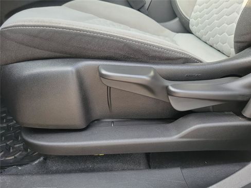 Used 2018 Chevrolet Equinox LS FWD image 19