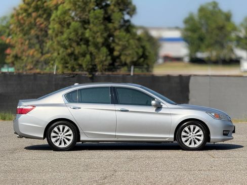 Used 2015 Honda Accord Touring image 7