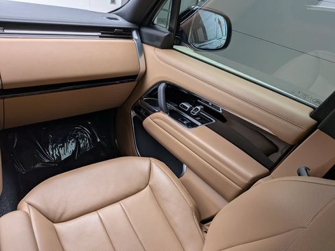 Certified 2025 Land Rover Range Rover SE AWD/4WD image 21