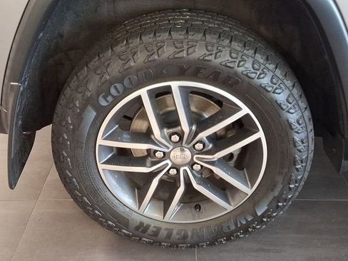 Used 2018 Jeep Grand Cherokee Laredo AWD/4WD image 7
