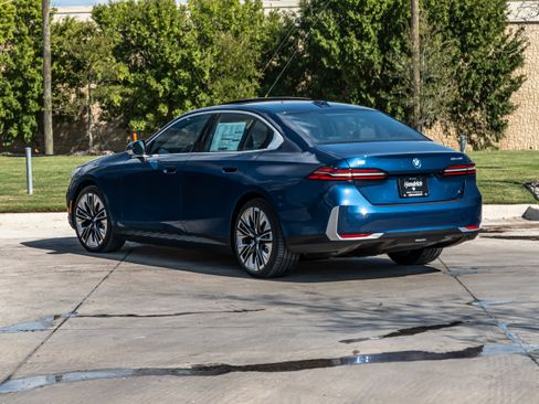 New 2026 BMW i5 eDrive40 image 3